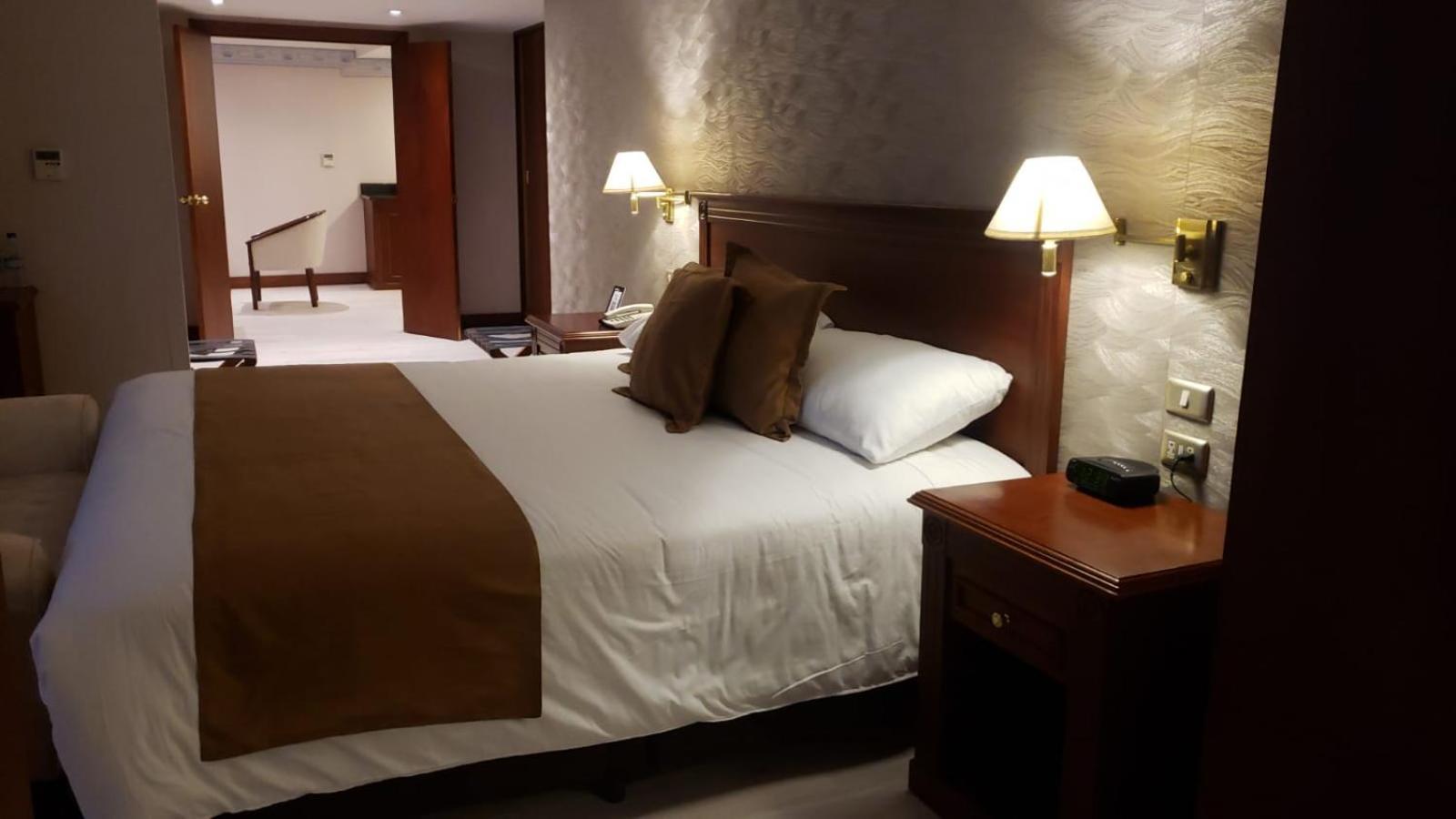 Hotel Emperador Амбато Екстер'єр фото