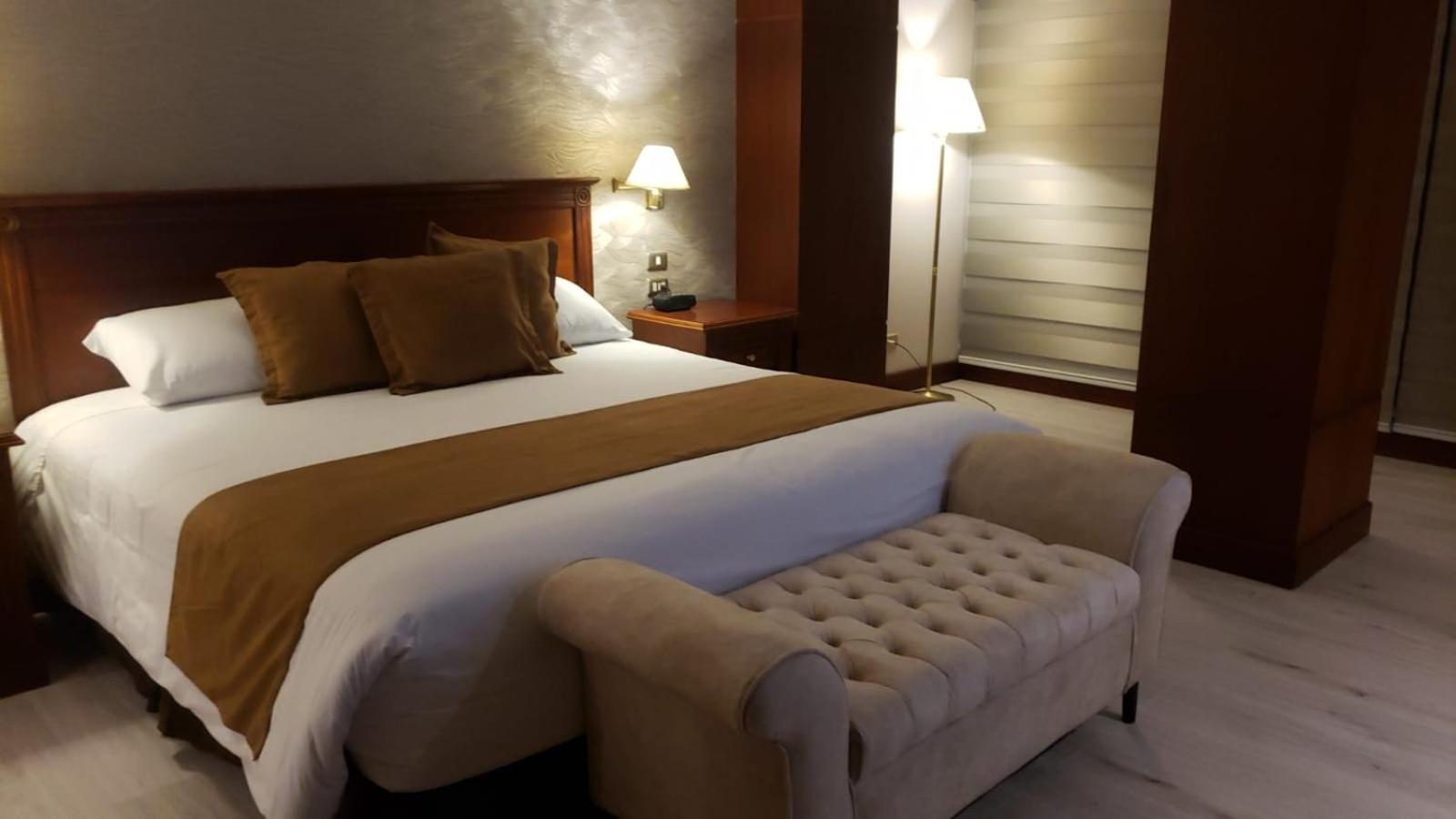 Hotel Emperador Амбато Екстер'єр фото