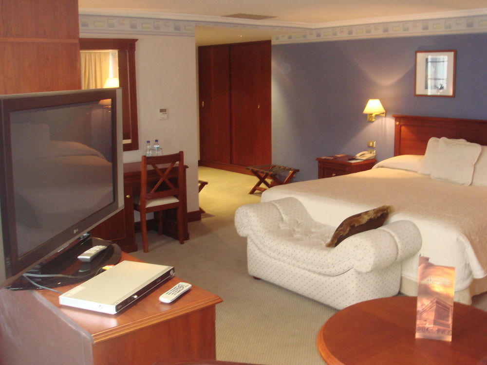 Hotel Emperador Амбато Екстер'єр фото