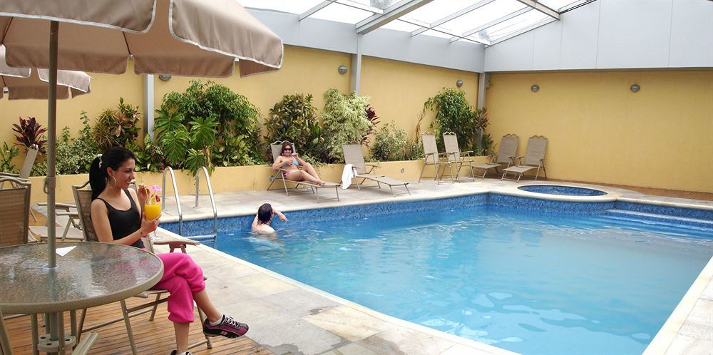 Hotel Emperador Амбато Екстер'єр фото