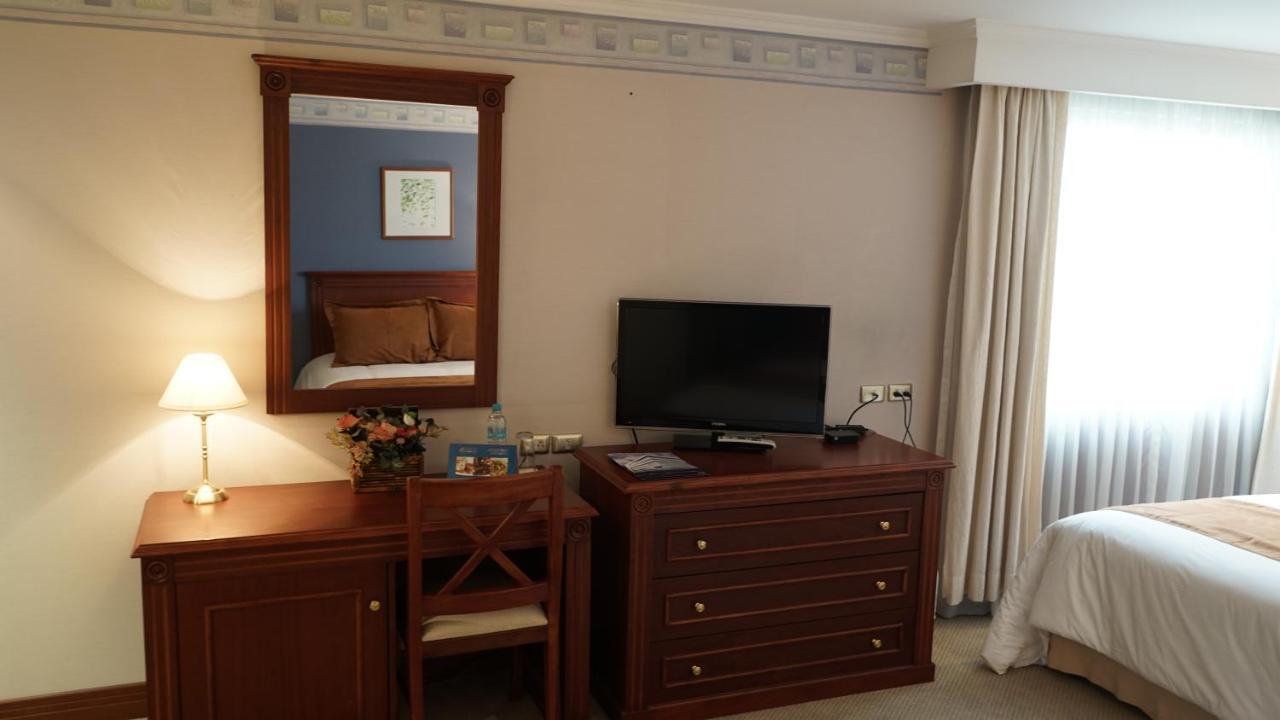 Hotel Emperador Амбато Екстер'єр фото